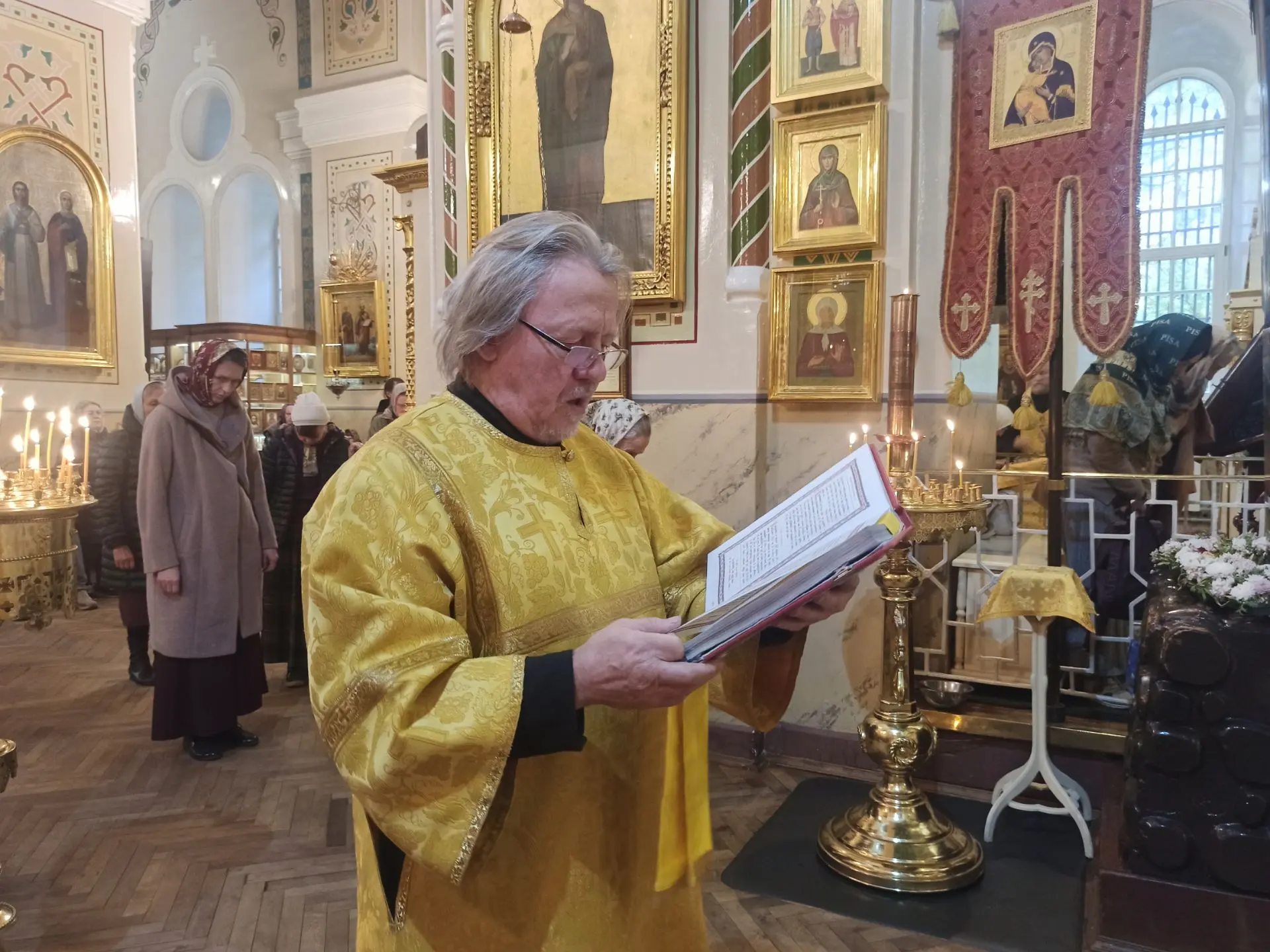 Сегодня Церковь чтит память апостола и евангелиста Иоанна Богослова и святителя Тихона ...