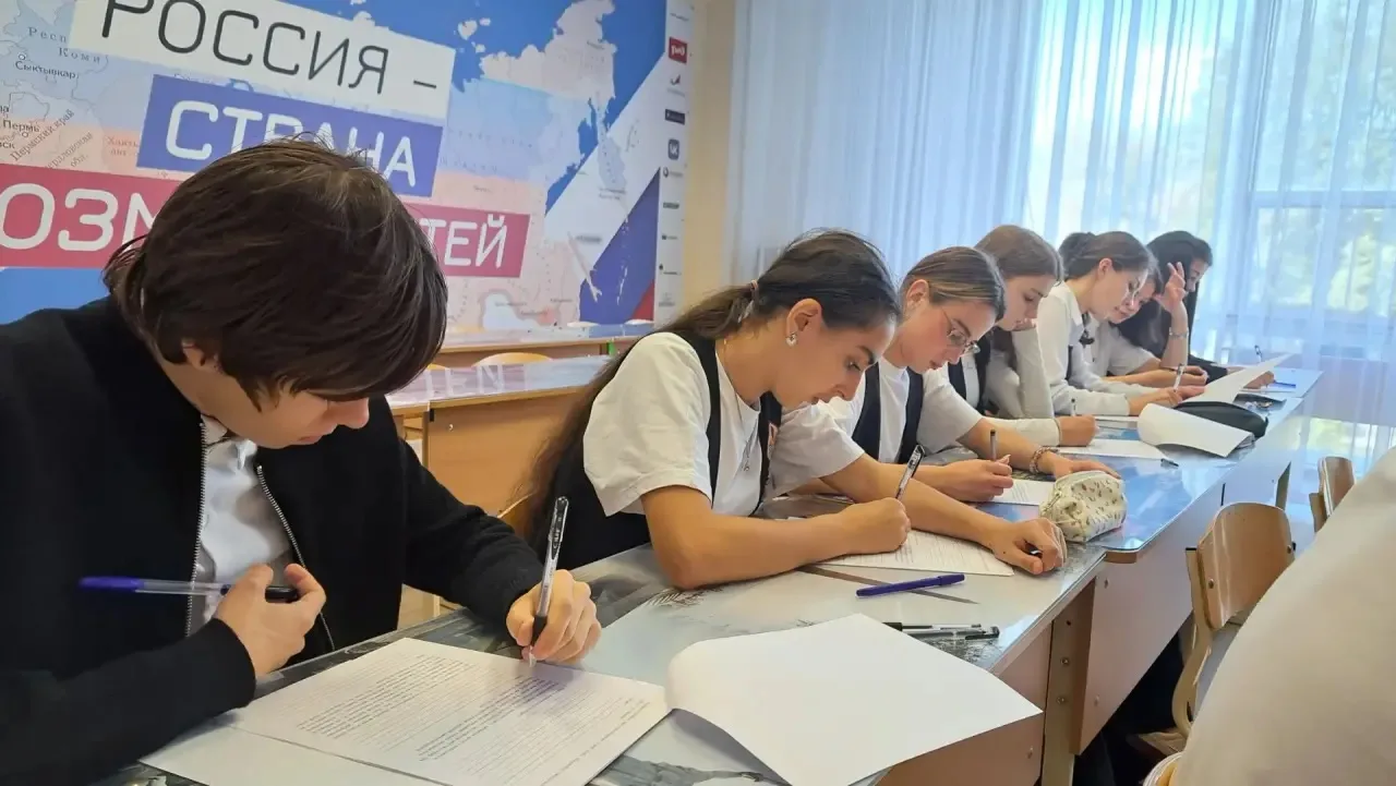 Сегодня в школе проходит ВсОШ по обществознанию, школьный этап.
