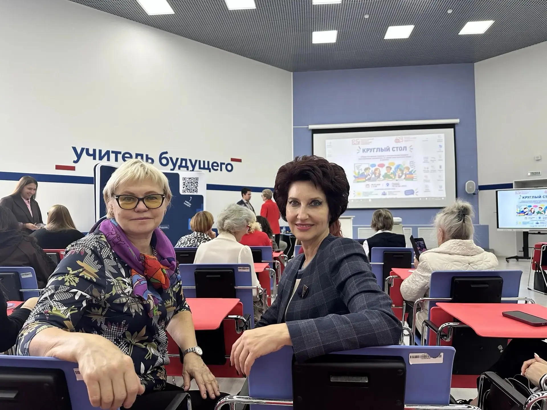8 октября на базе факультета иностранных языков  ГСГУ учителя английского языка Алдошки...