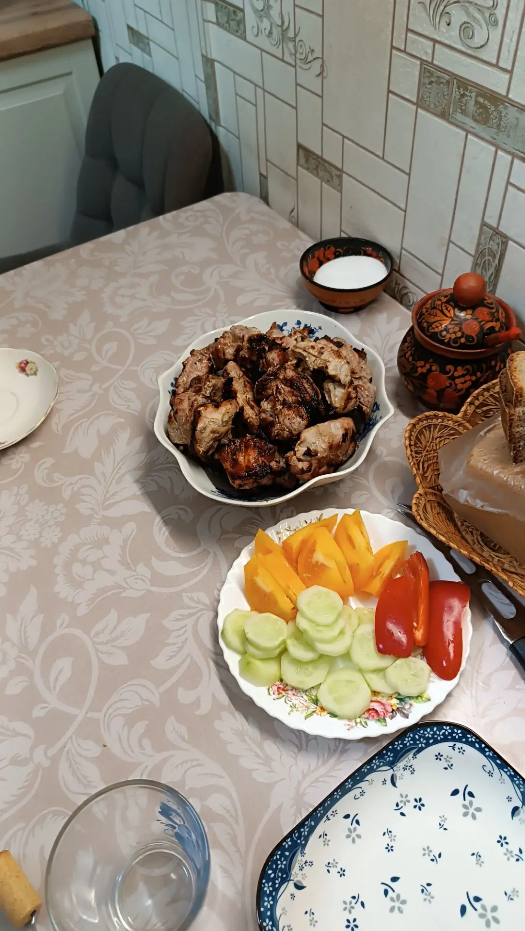 Ну и в конечном остатке у нас вышел мясно-шашлычный и шарлоточный день 🥧