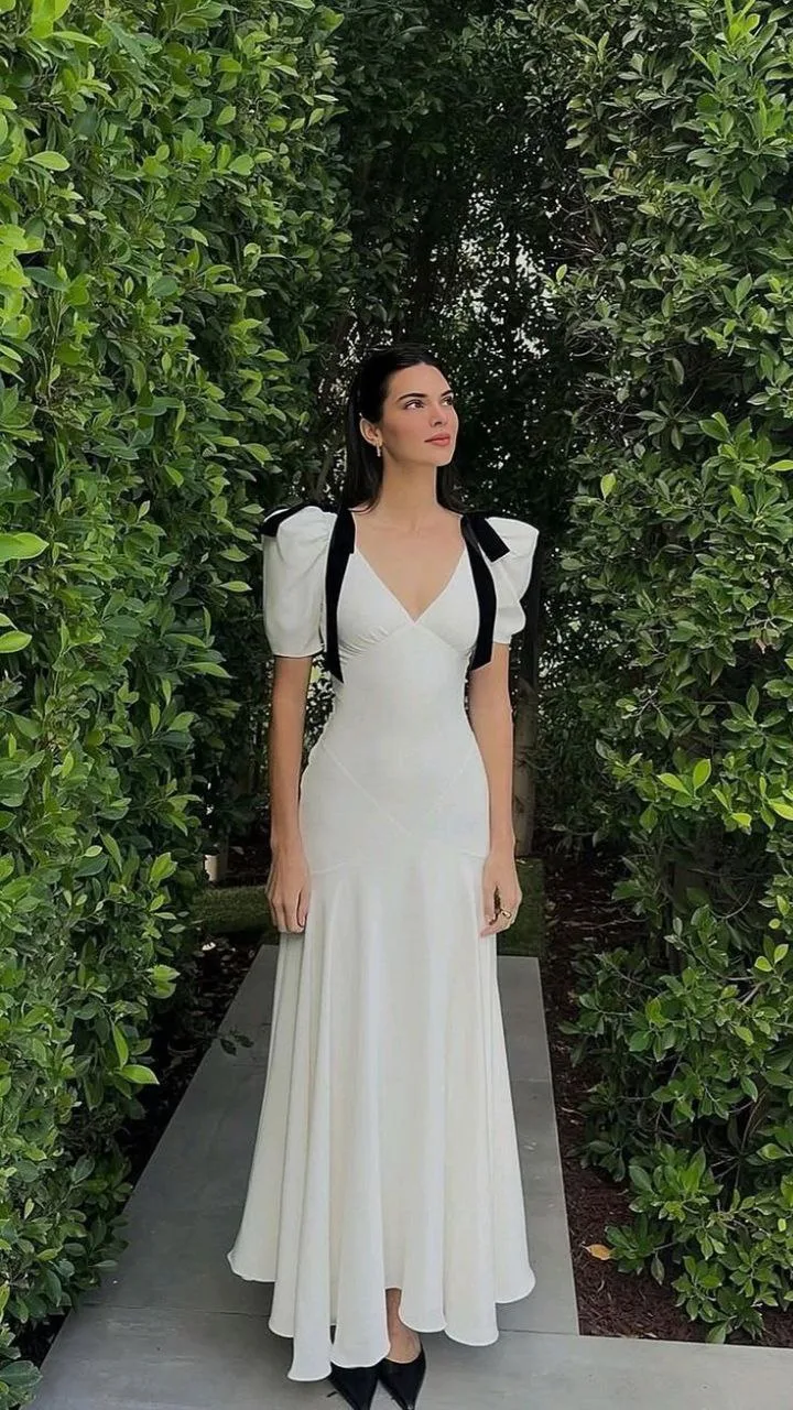 🖤Эта роскошная ткань идеально подходит для создания элегантных и утонченных нарядов.