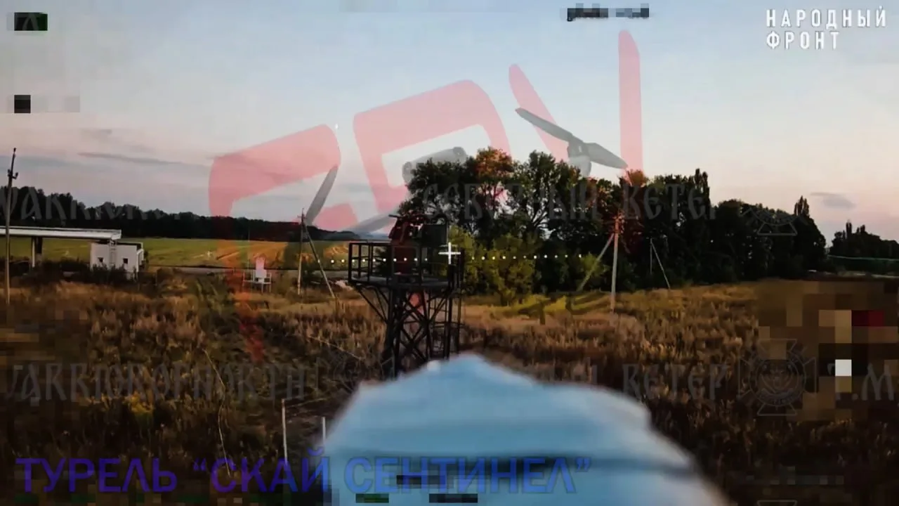 Удар FPV-дрона по 12,7-мм турели с ИИ Sky Sentinel на окраине Харькова.