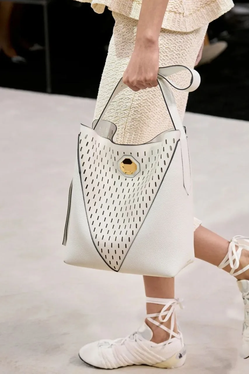 Продолжаю смотреть весенние коллекции: Lanvin, Dior, Stella McCartney сочетают сливочны...