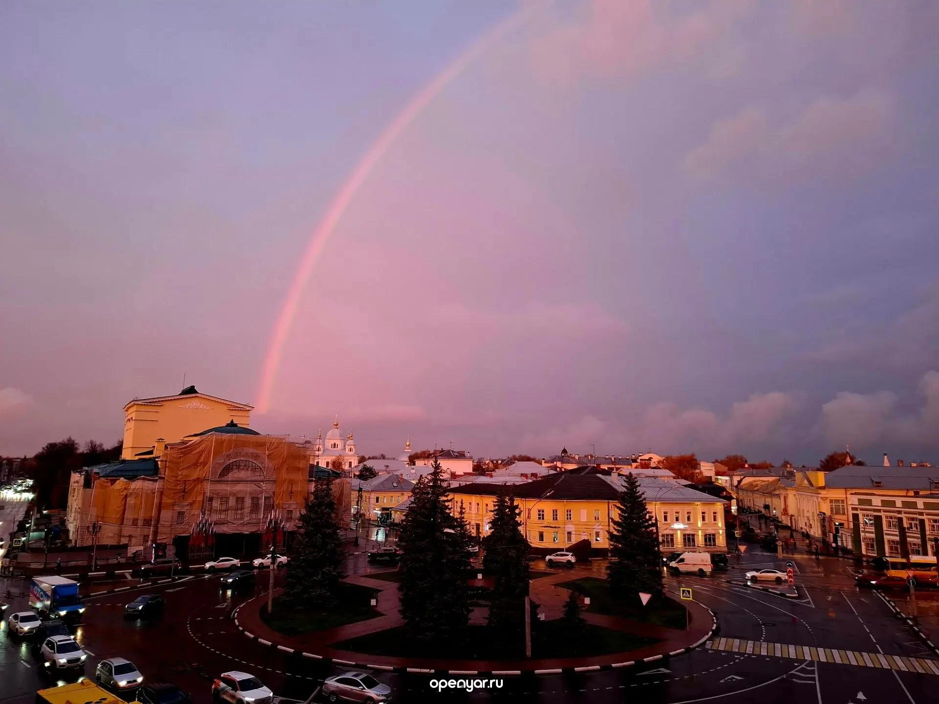 Что-то просто нереальное в небе, давно такой красоты не было...