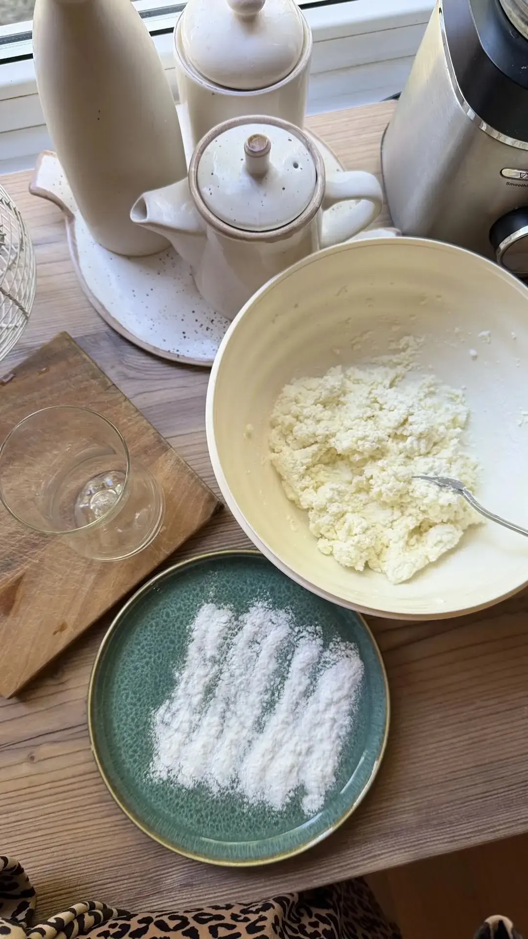 А для тех, кто спрашивает, как сделать такие идеальные по форме и вкусу сырники, повтор...
