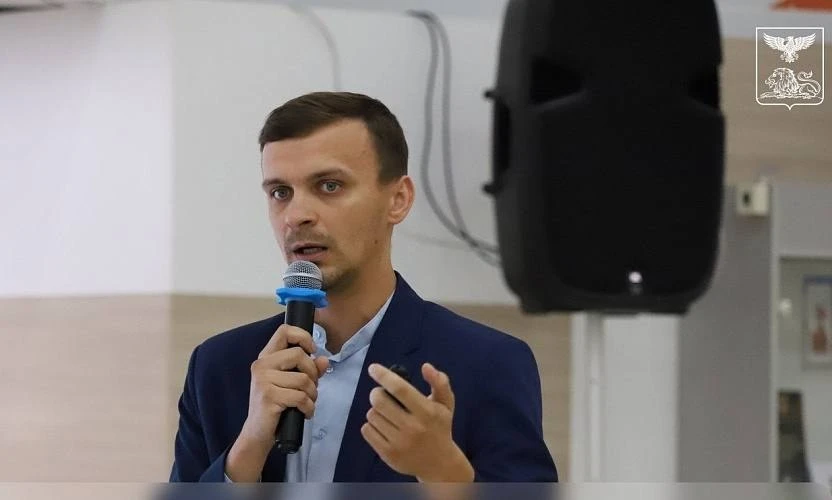Директор белгородской школы предложил президенту внедрить цифровые личные дела учеников.