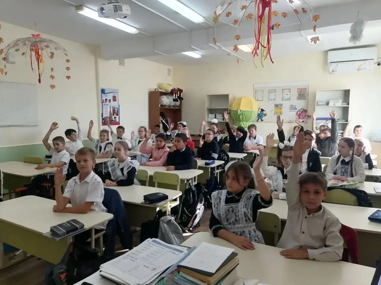 5 октября «Разговоры о важном» в 1-5 классах были посвящены теме «Сила слова. Ко Дню уч...