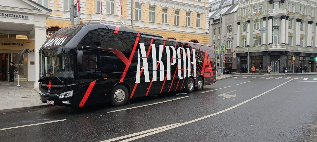 Трехосный Golden Dragon XML6140JR Triumph появился у тольяттинского футбольного клуба «...