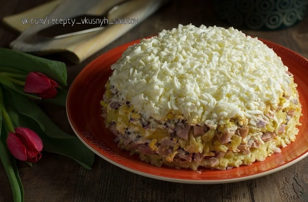 Салат с копченой курицей и грибами🥗