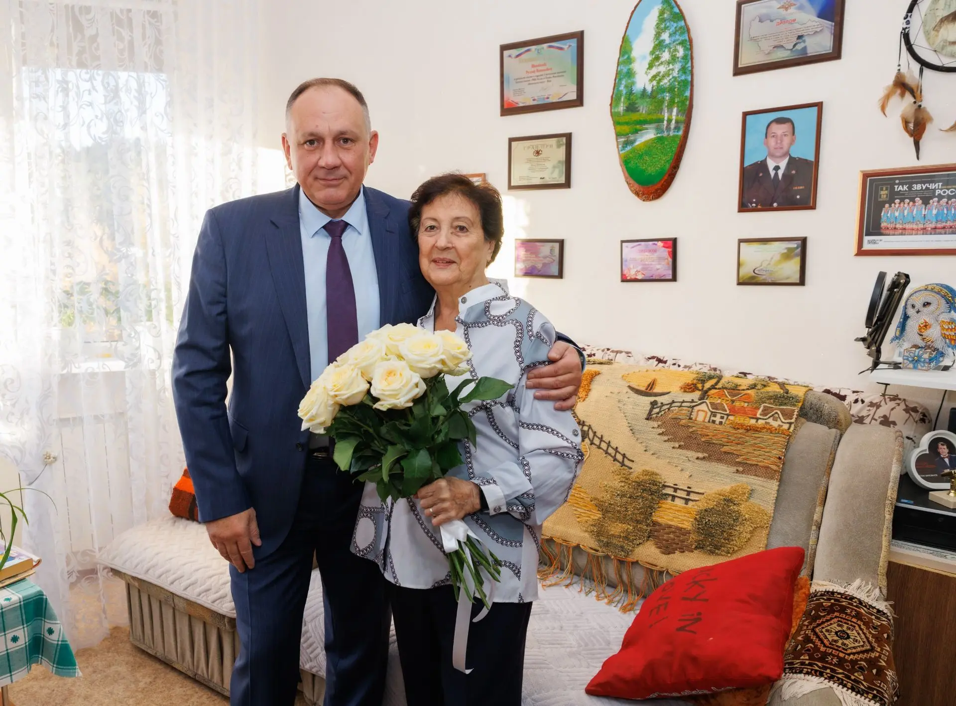Вместе с юнармейцами поздравил Ларису Трофимовну Шаповалову с 85-летним юбилеем!