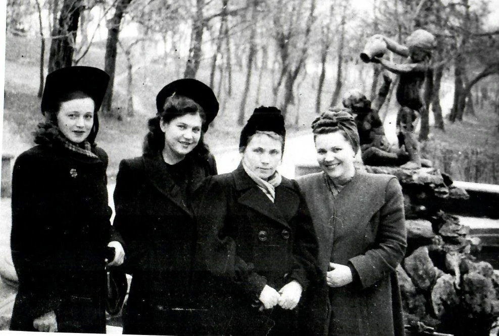 Встреча учениц школы №1 города Ставрополя, выпускниц 1941 года, Р. Легкопытовой, Т. Вар...