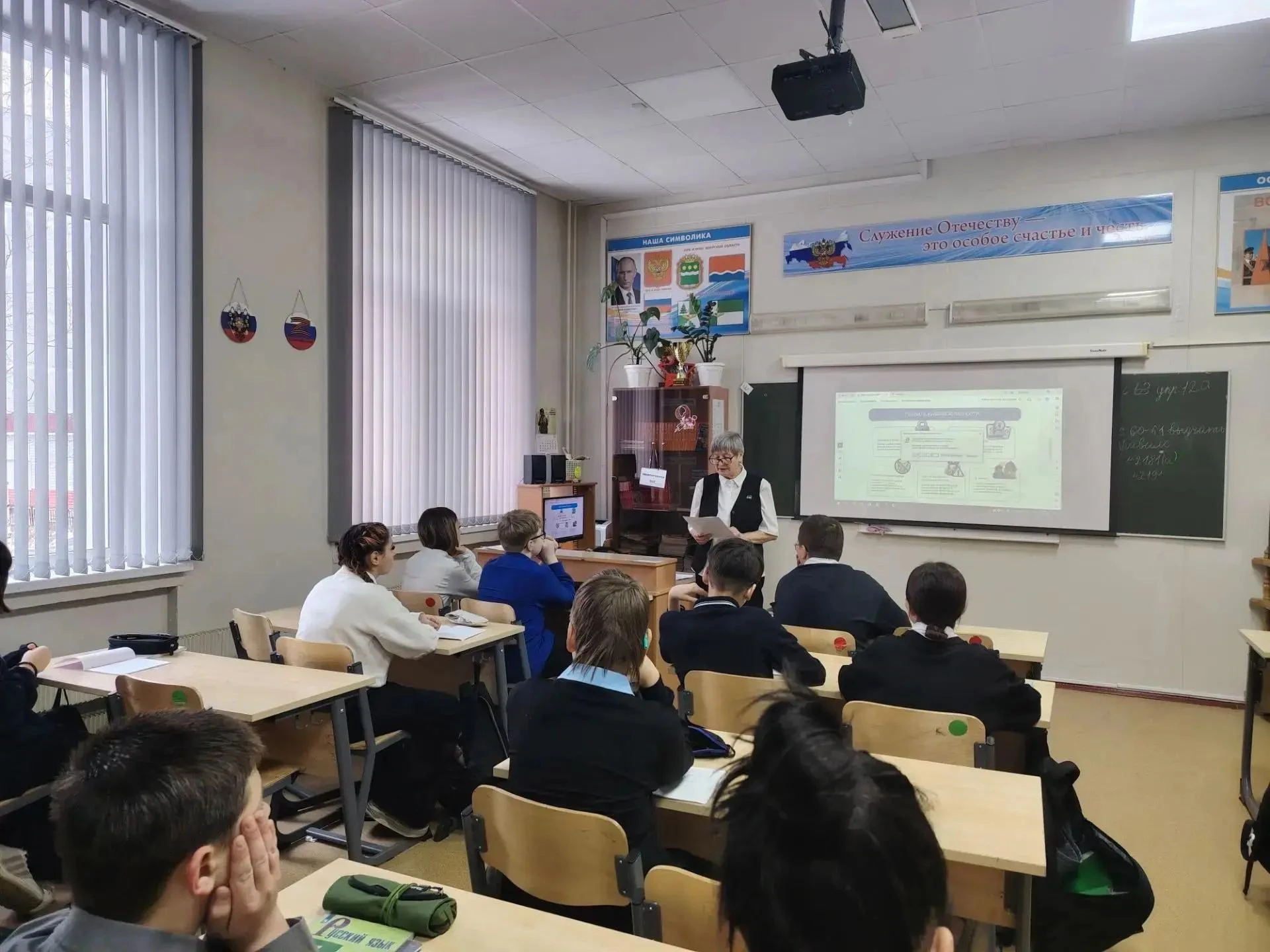 В рамках месячника школьных библиотек,  в 7 б классе проведен библиотечный урок: