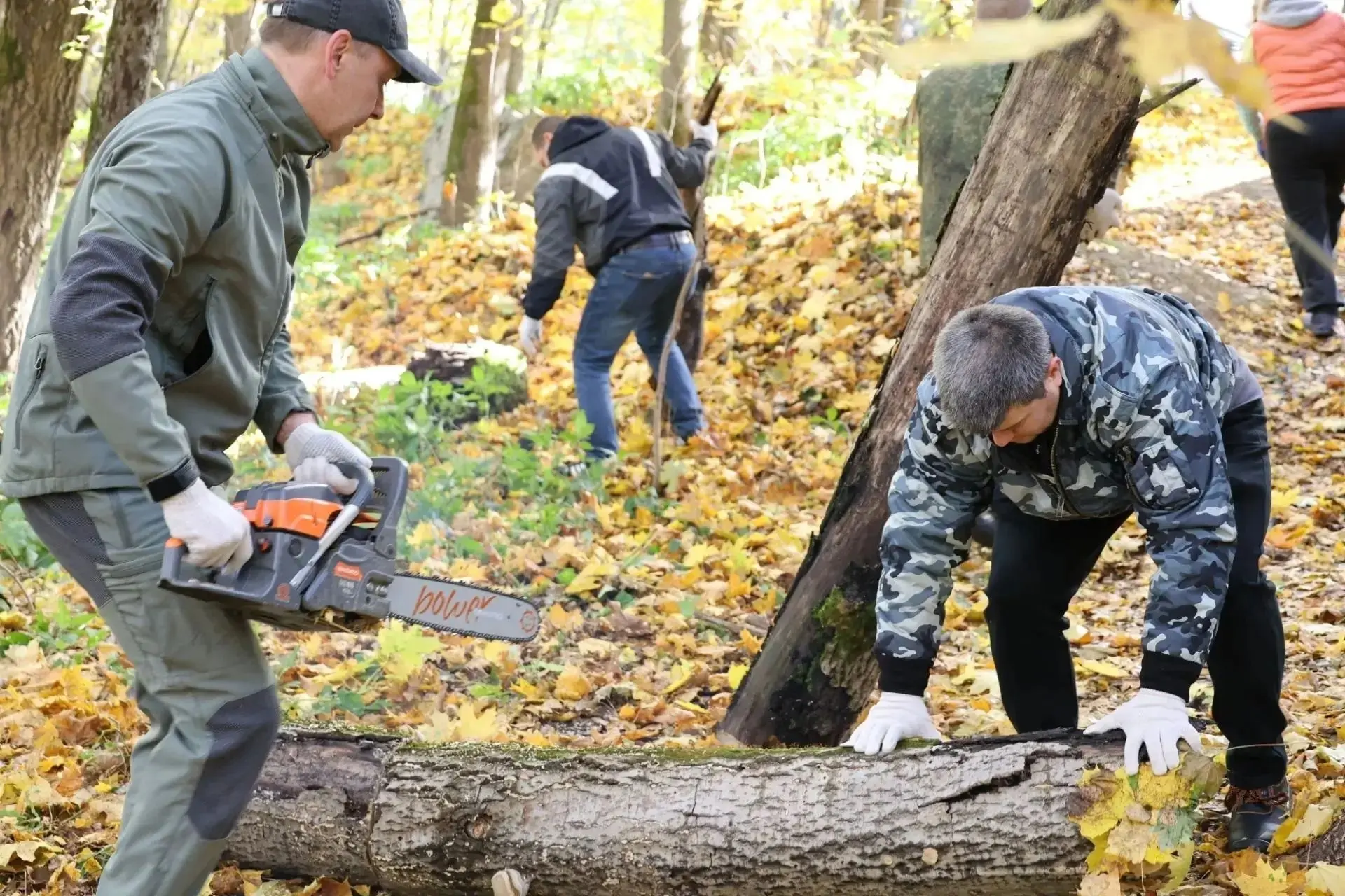 Сегодня принял участие в общегородском субботнике в микрорайоне «Сельхозтехника».