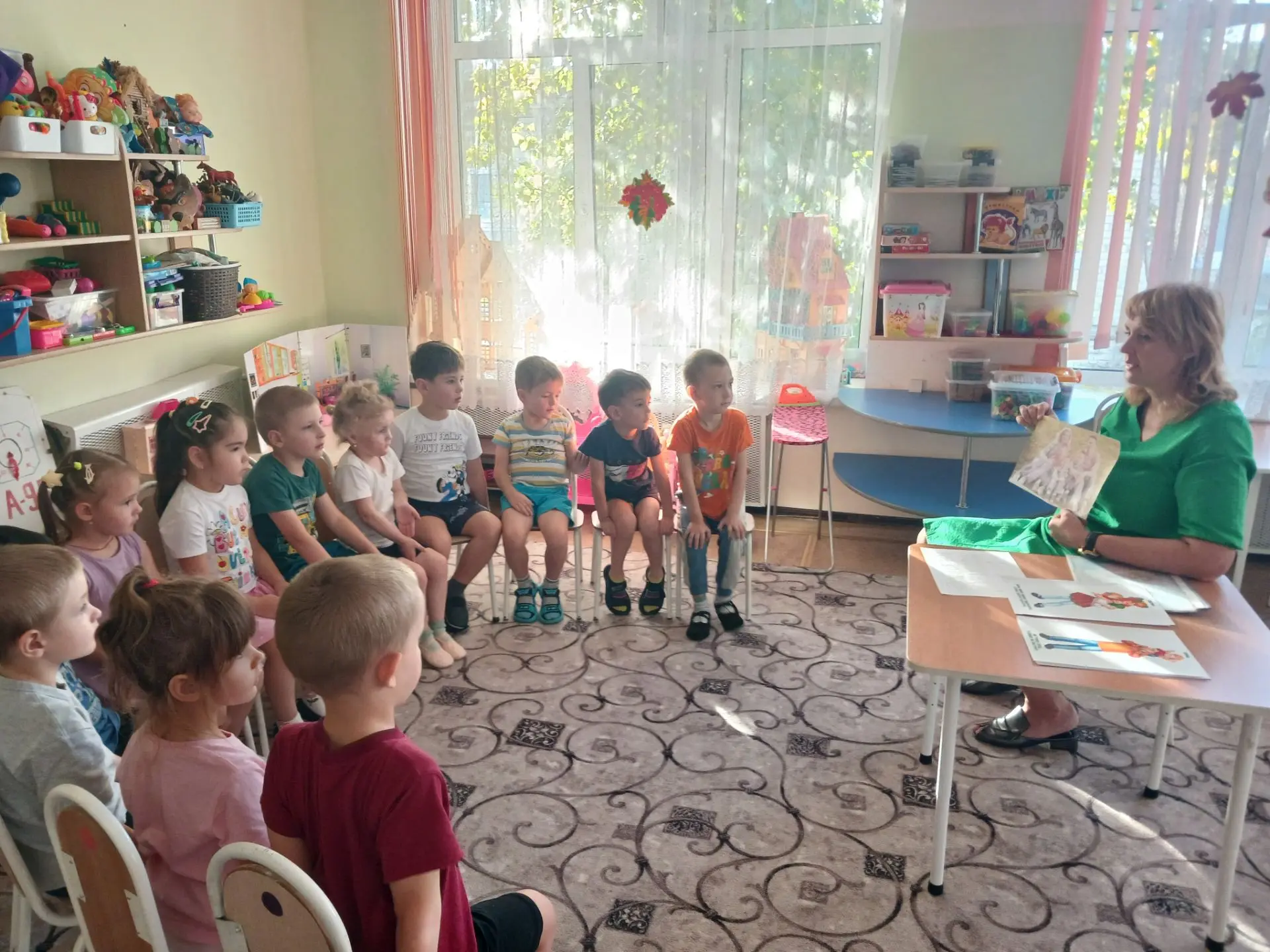 В рамках реализации программы "Верность родной земле" в средней группе комбинированной ...
