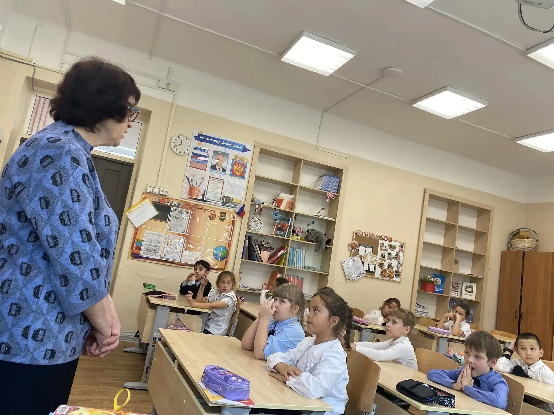 Литературная гостиная: встреча учащихся 1 «Б» класса с сотрудником библиотеки им. А. А....