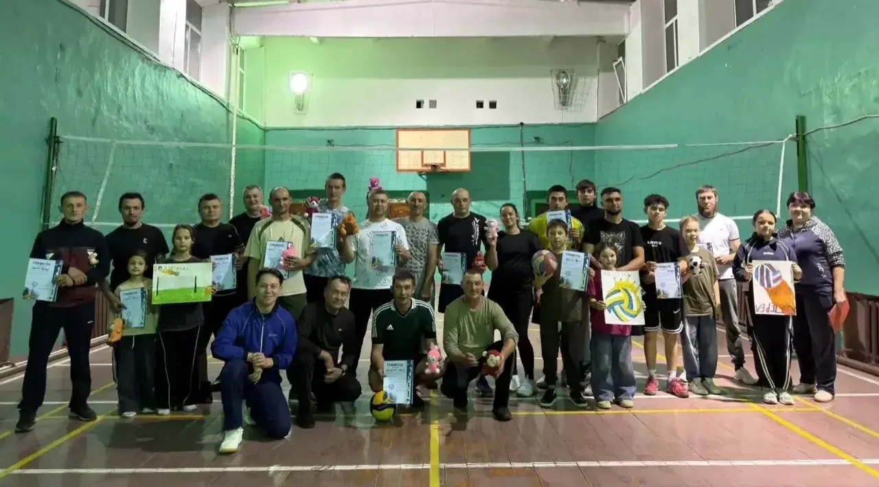 Папа может! Настоящий спортивный праздник прошёл сегодня в нашей школе!