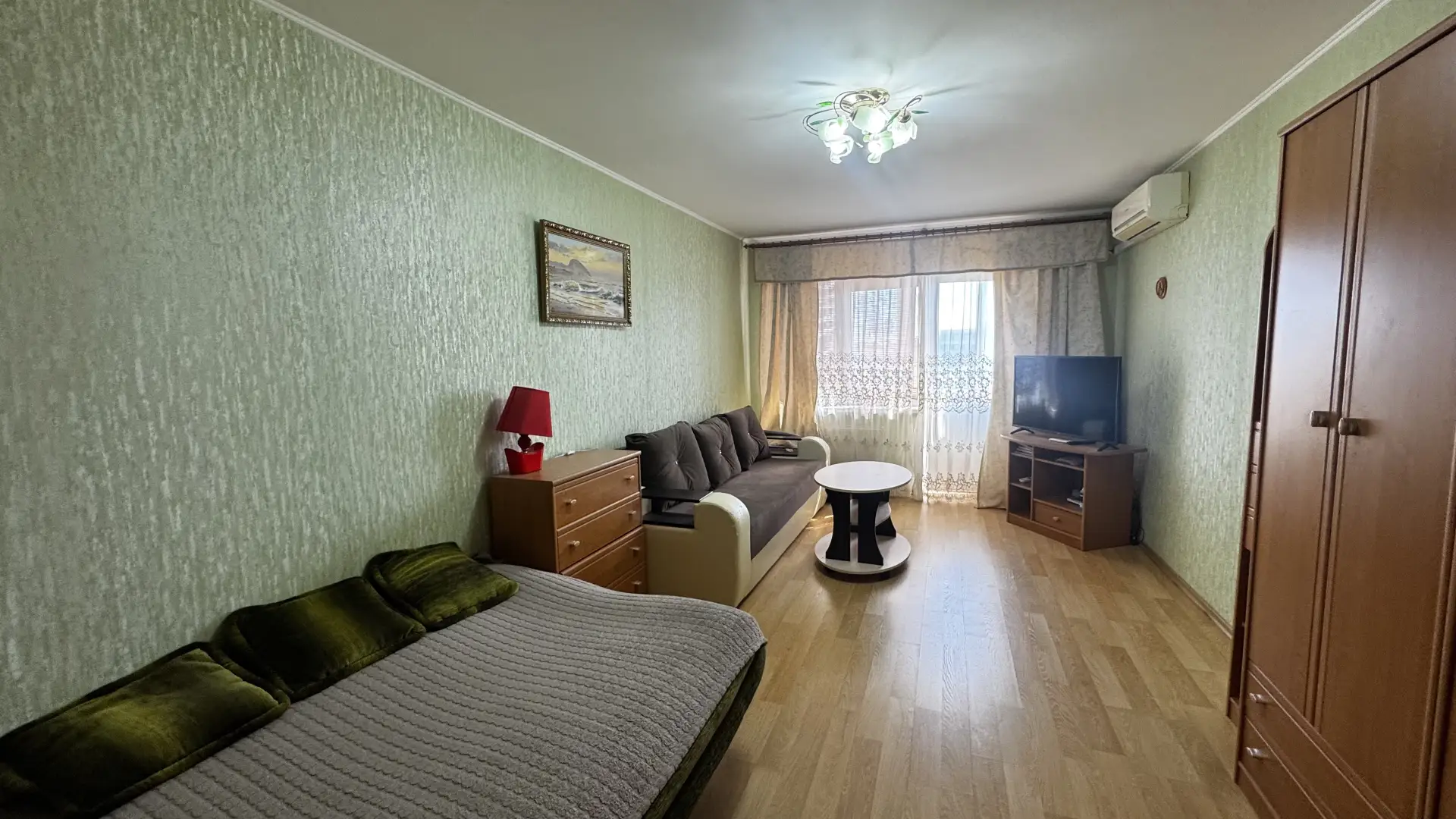 Продаётся 1-комнатная квартира 37,4 м² в Береговом в 450м. от моря. С ремонтом.