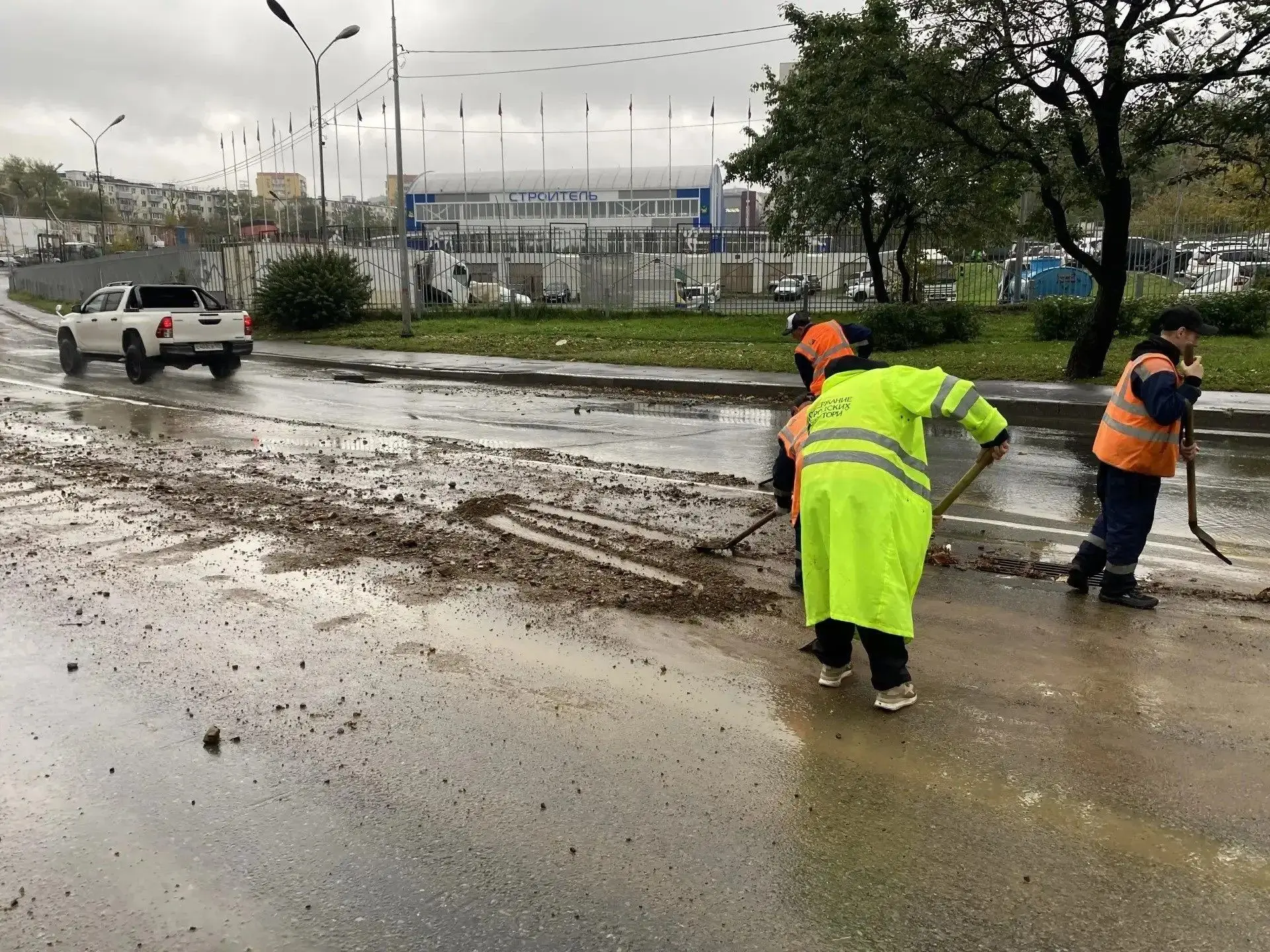 ✅В уборке дорог во Владивостоке сейчас задействовано 97 единиц специализированной техники.