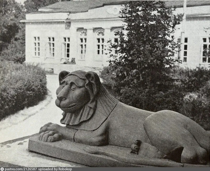 🦁 Усадьба Кузьминки: каменный лев, застывший в 1971-м