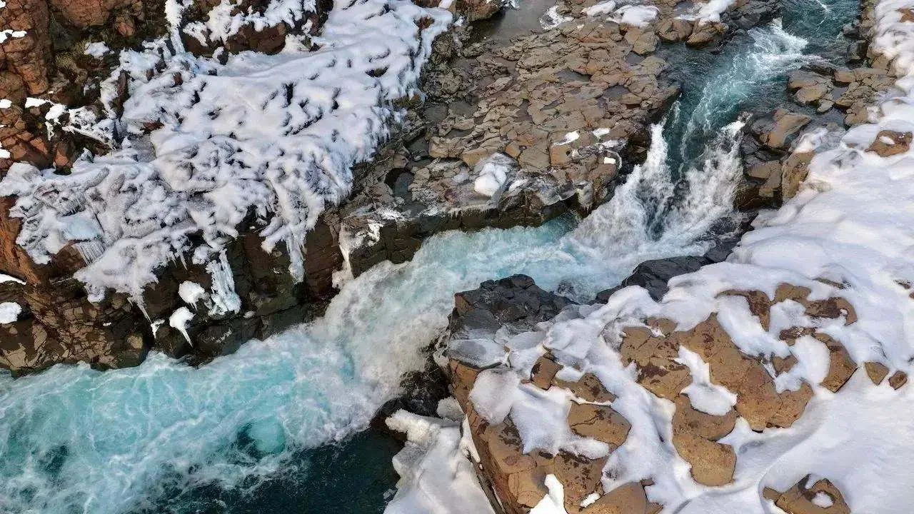 🌊 Подборка красочных кадров с водопада Олор.