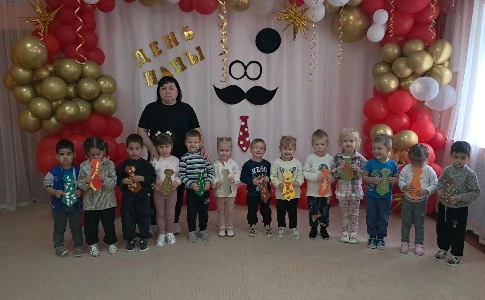 В середине осени  празднуется  молодой, но  очень важный семейный праздник – День отца....