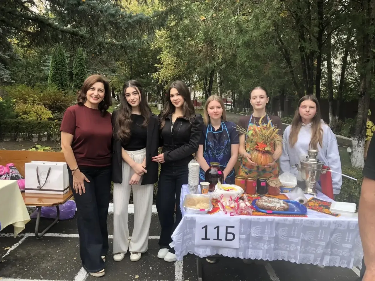 Столы ломились от добра — поделок, варенья и выпечки. Каждый пряник и каждая корзинка —...