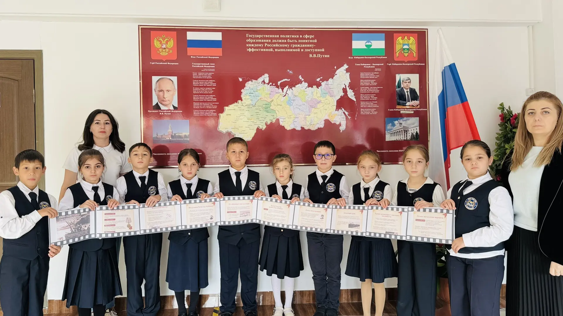 Совместно с обучающимися  организовали Ленту времени «442 шага к Победе». На длинной ле...