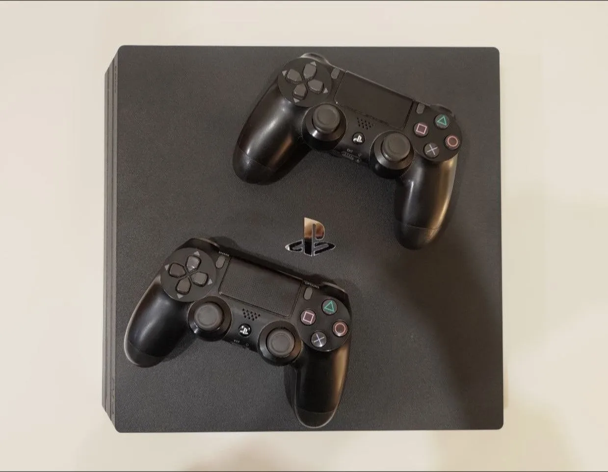 PlayStation 4 Pro, 1 Tb