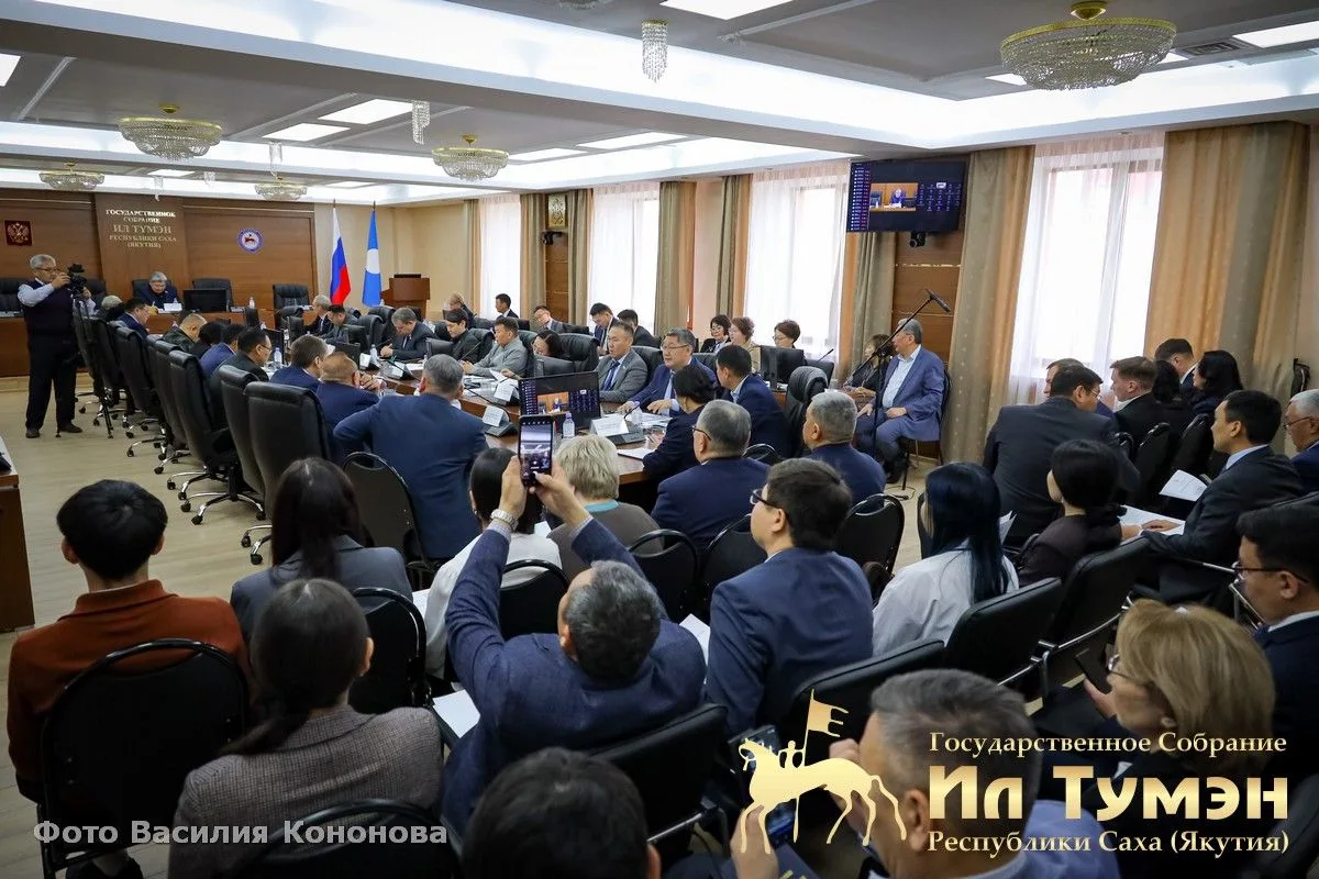 В парламенте Якутии состоялись публичные слушания по бюджету Республики Саха (Якутия) н...