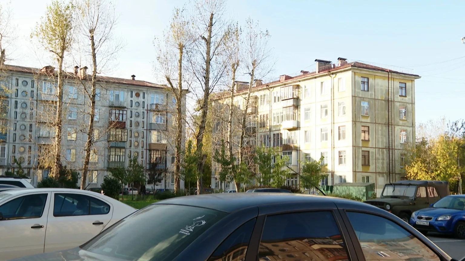 Несколько десятков домов в Череповце сегодня вновь остались без горячего и холодного во...