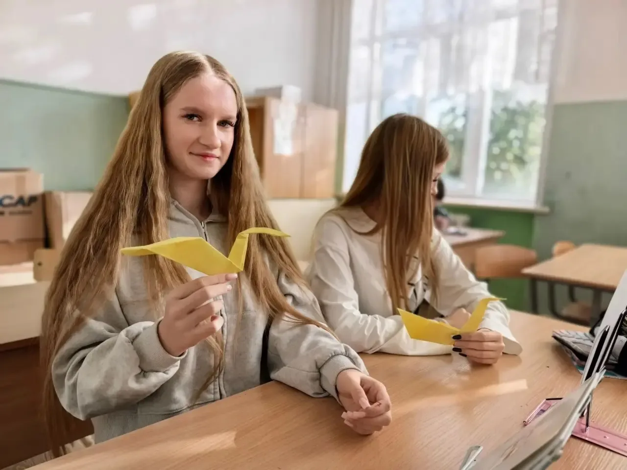 ❤ От сердца к сердцу: как в нашей школе поздравили любимых учителей!