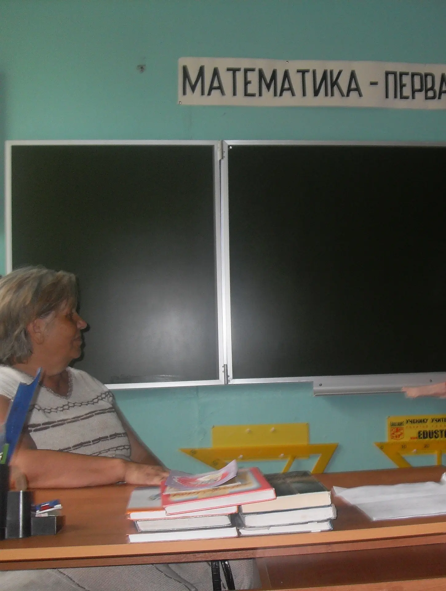 Моя самая любимая учительница – это моя классная руководительница. Она  лучшая во всех ...
