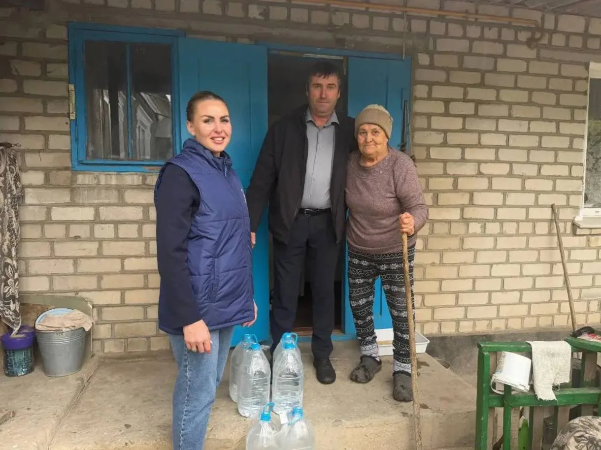 Многодетным семьям, одиноким и маломобильным жителям Приморского адресно доставили пить...