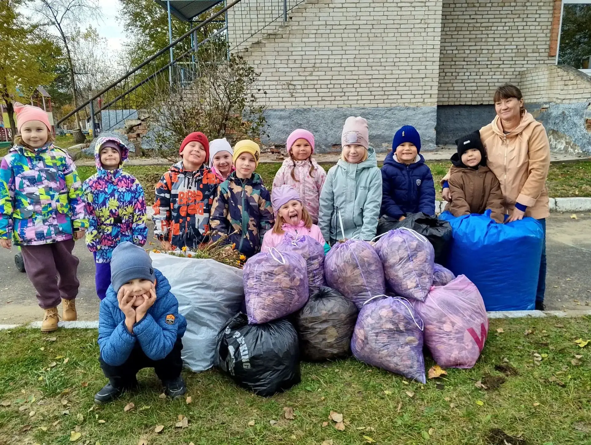 🍁🍂Осень в самом разгаре, и деревья щедро одаривают нас листвой, готовясь к зимнему сн...