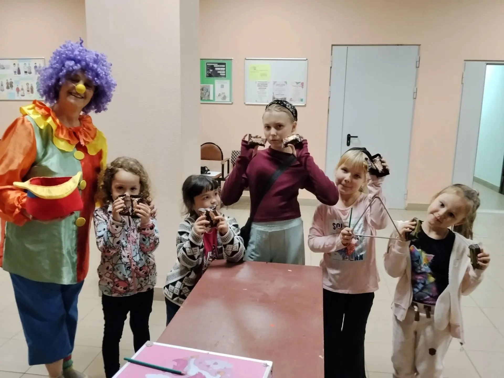 Игровая программа "В коробке с карандашами" прошла  в "Стрельнинском СДК" п. Газопровод...