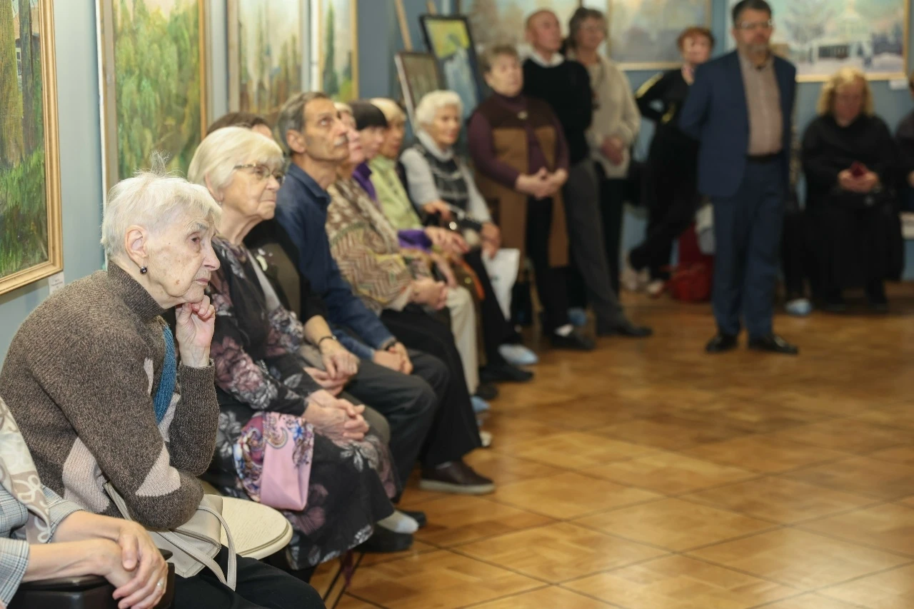 Выставка тотемского художника Николая Сажина «Тотьма — любовь моя» с большим успехом пр...