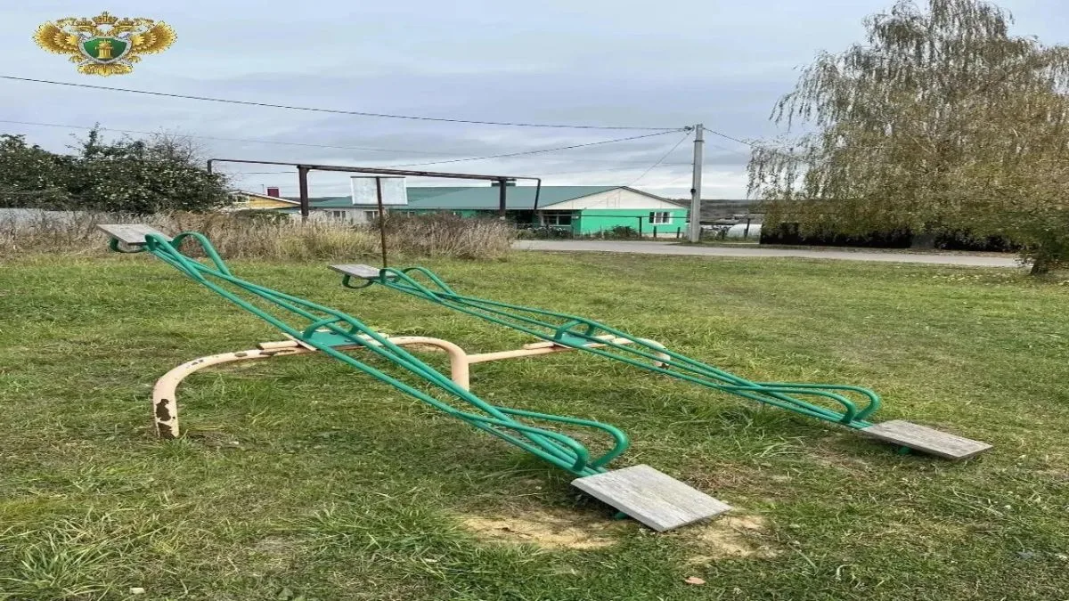 Прокуратура выявила нарушения на детской площадке в Одоеве