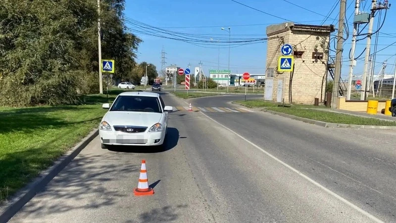 В Будённовске 16-летняя девушка попала под колеса «Лады» на переходе