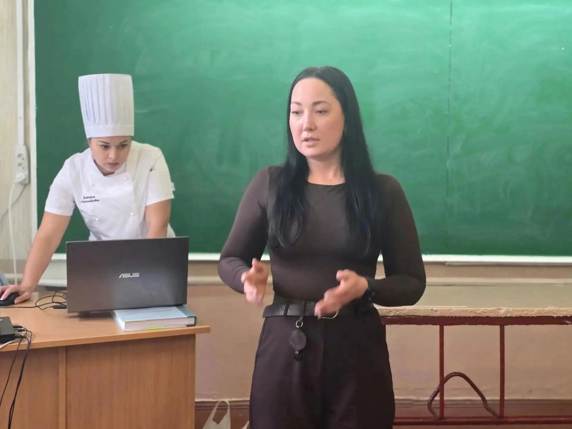 🧑‍🍳👩‍🍳 Популяризация рабочих профессий в действии: в Макеевке старшеклассникам раск...