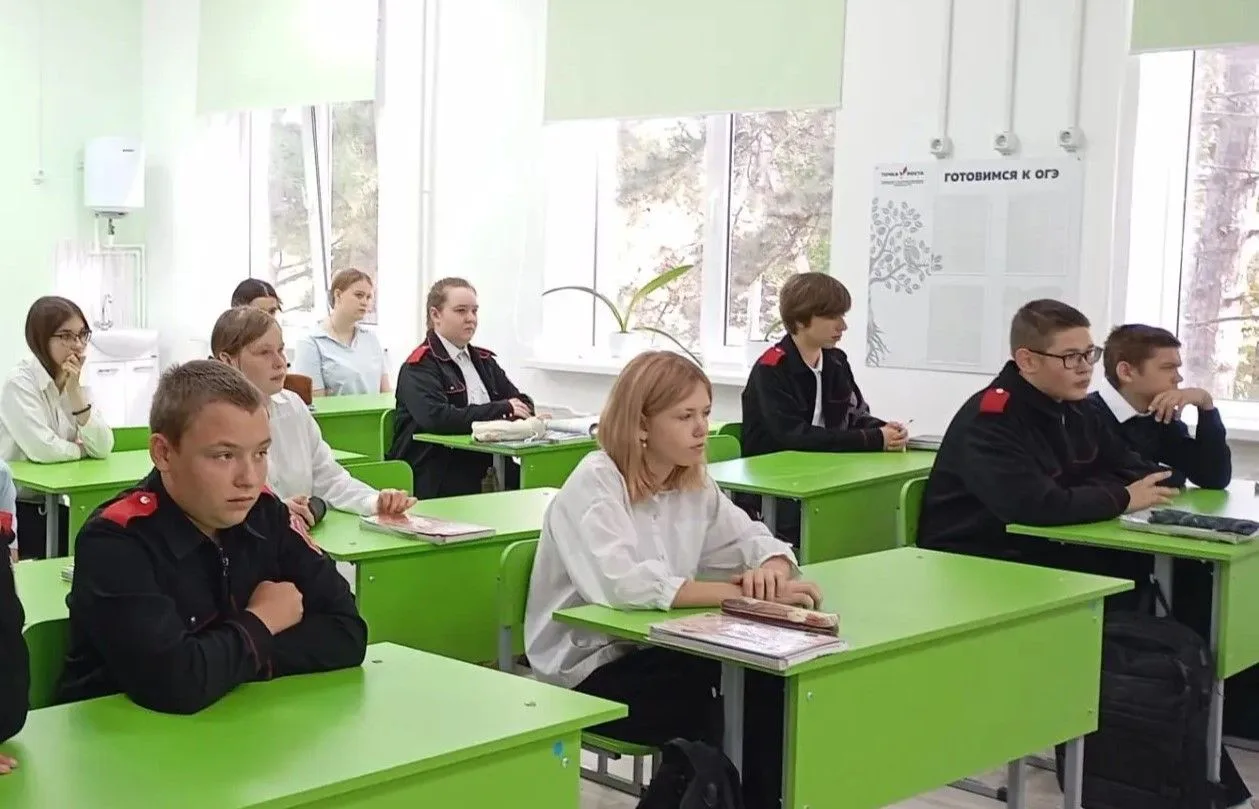 «Твоя жизнь – твой выбор»: в школе №1 поселка Братского прошел открытый диалог о главном