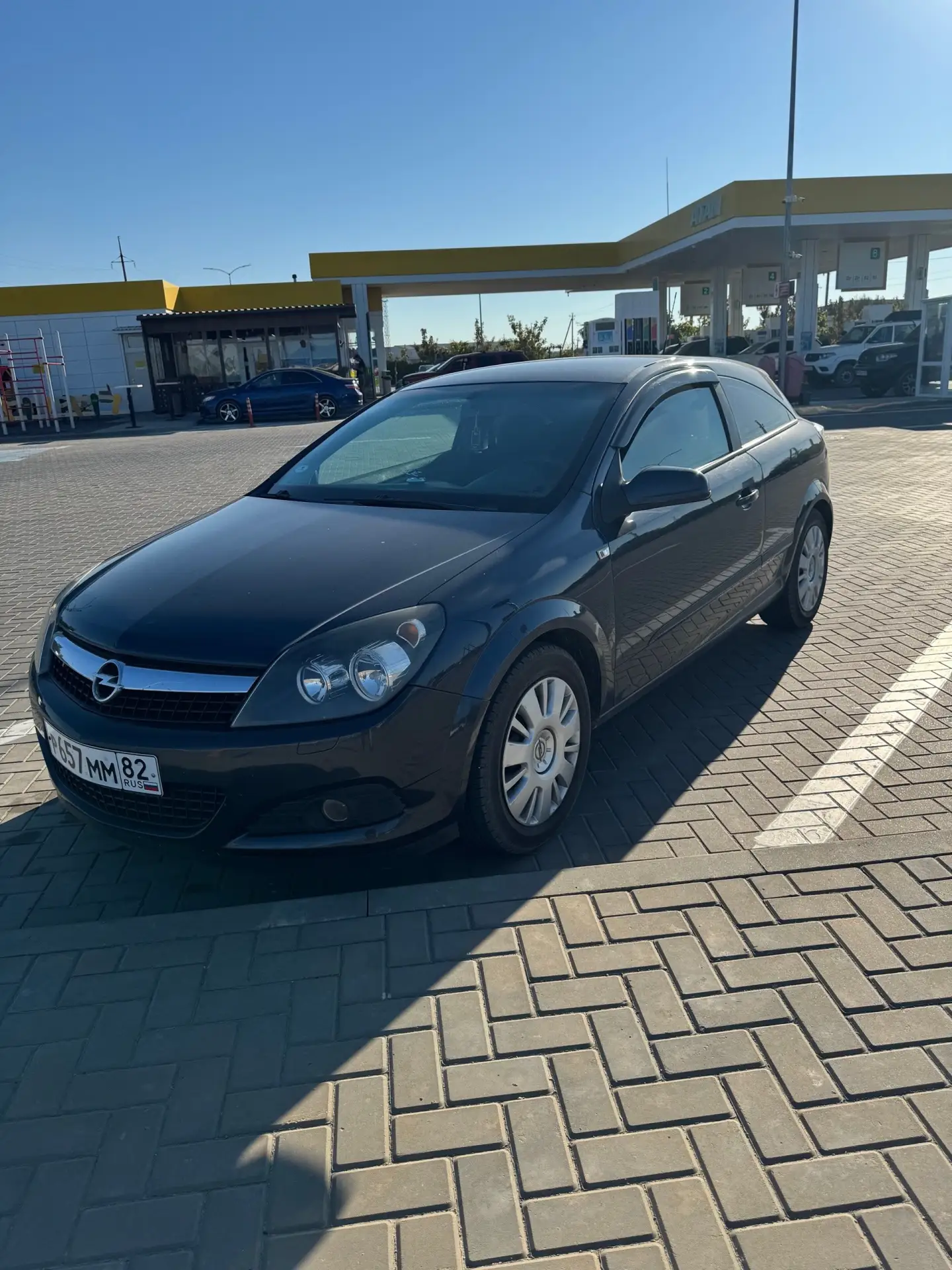 Продам Опель астра gtc 2008 год 1,6 механика.