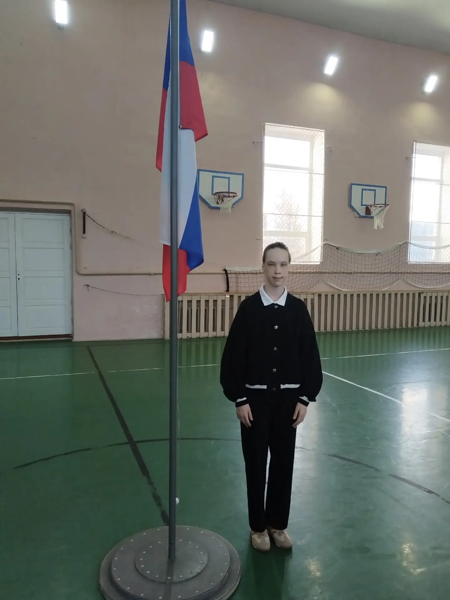 🇷🇺В школе состоялась традиционная, торжественная церемония поднятия Государственного ...