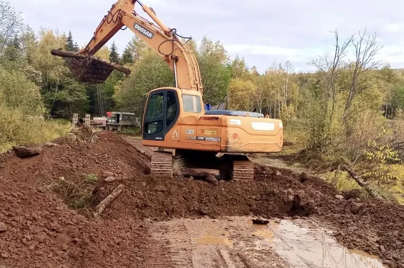 🚧 Укладка стальных труб для защиты от наводнений автодороги, ведущей к селу Чильба