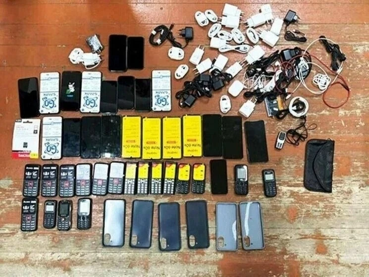 В СИЗО-1 пытались пронести 41 телефон и 12 SIM-карт