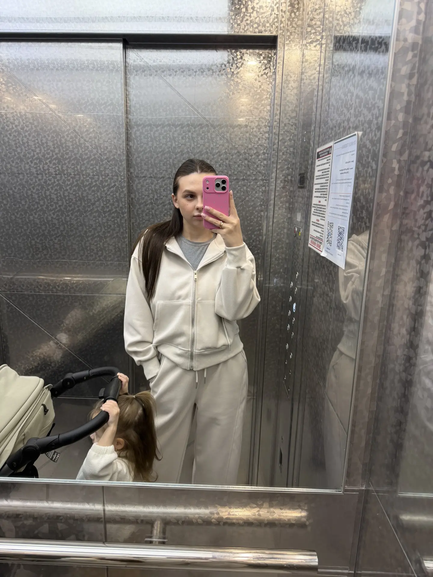 пошли погуляем немного, может Леся уснет на 3 сон 💤