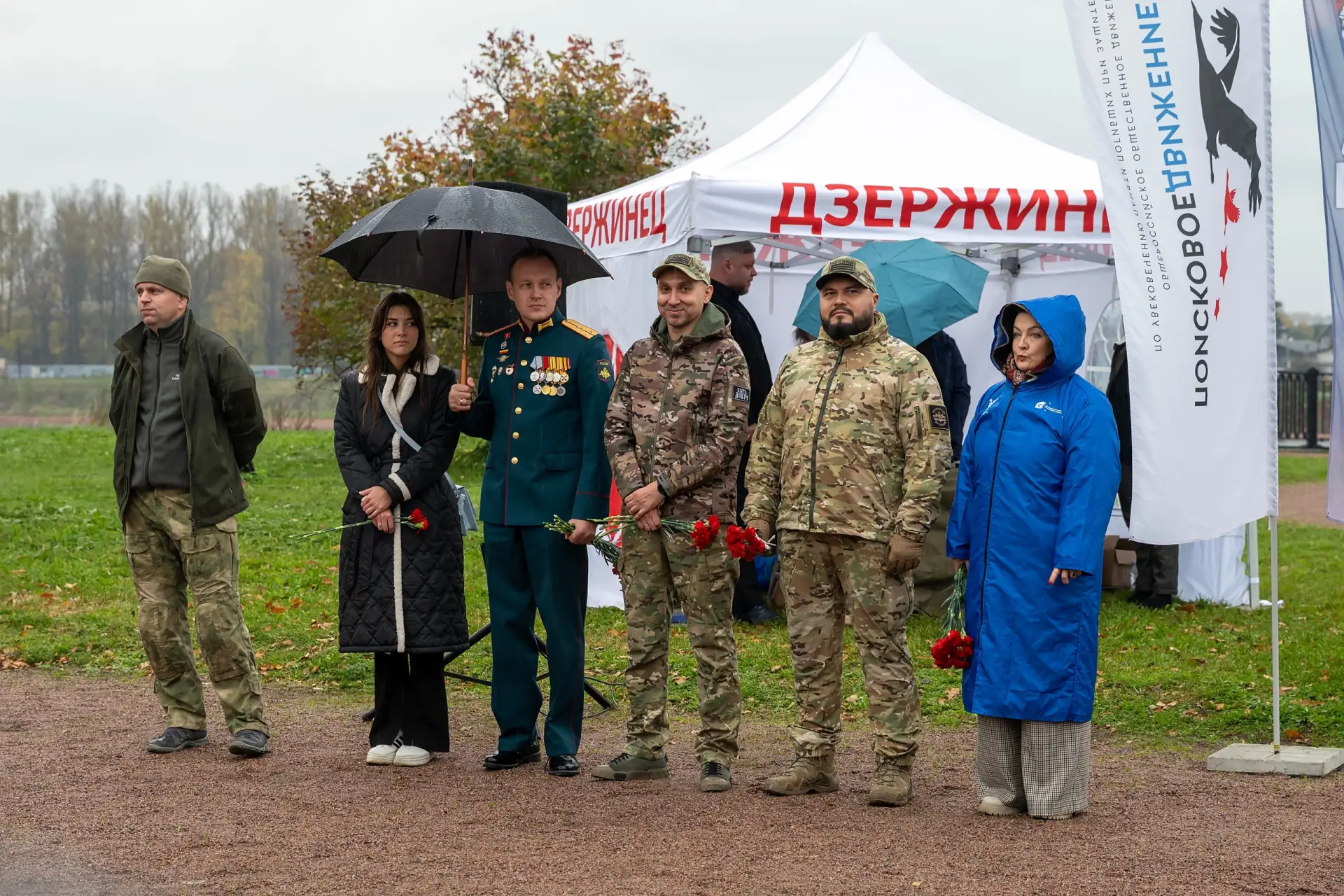 Петербургская погода словно разделила скорбь собравшихся. 9 октября на Корчминском воин...