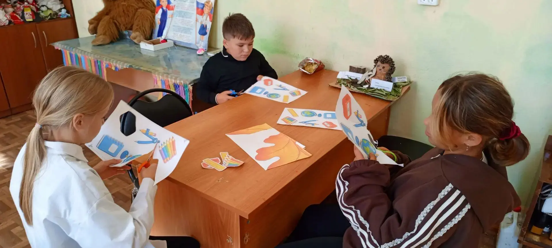 2.10. В предверии праздника в СК с. Виноградовка, дети с удовольствием взялись за дело ...