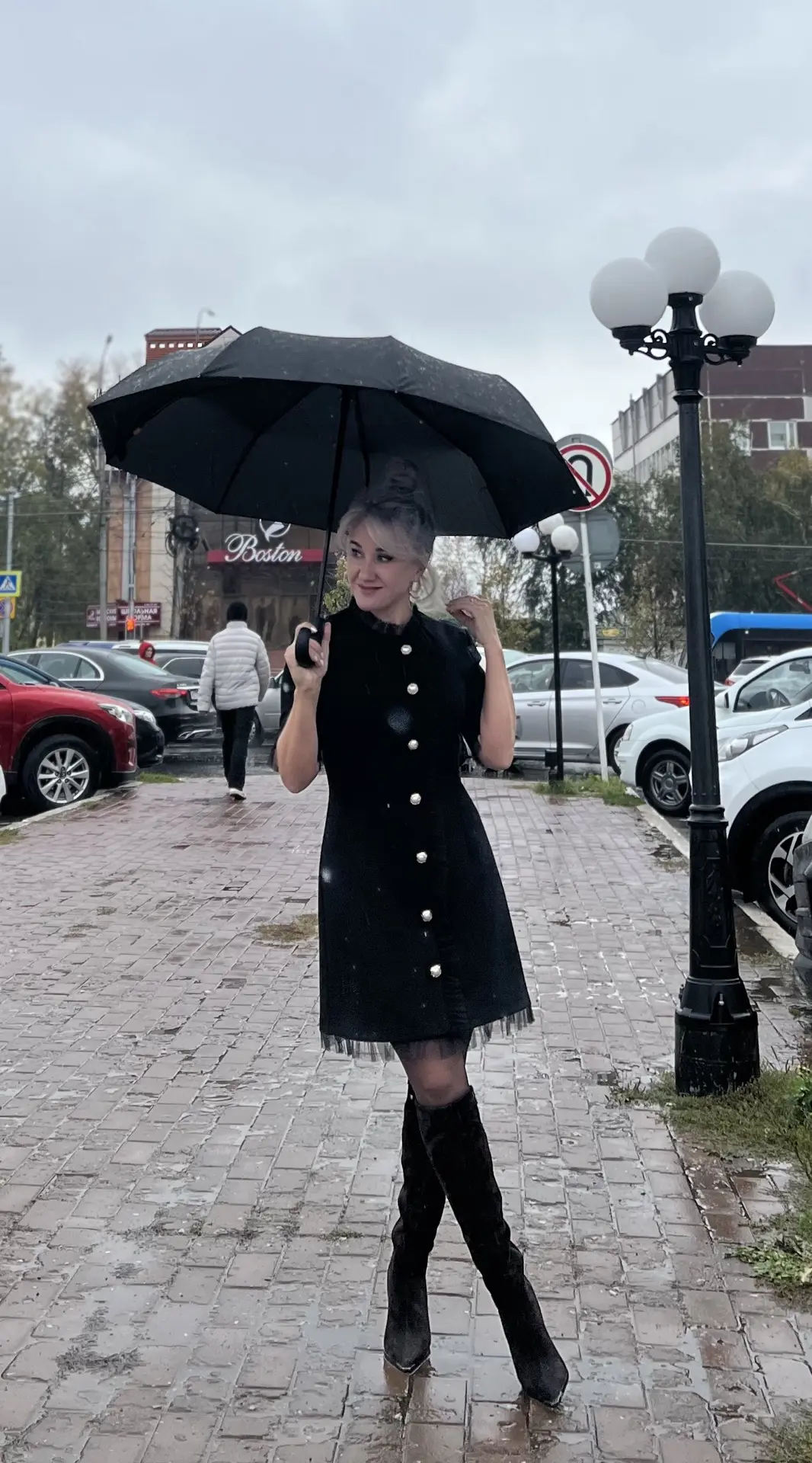 Милое, чёрное платье, в которое невозможно не влюбиться! Платье приталенного кроя, мягк...