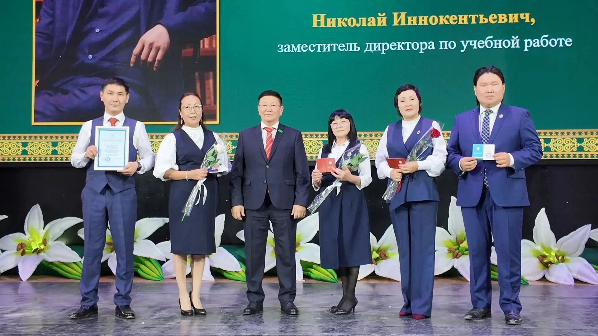 *К.Е. Иванов аатынан Сунтаардааҕы 3-с нүөмэрдээх оскуола төрүттэммитэ 35 сыллаах үбүлүө...