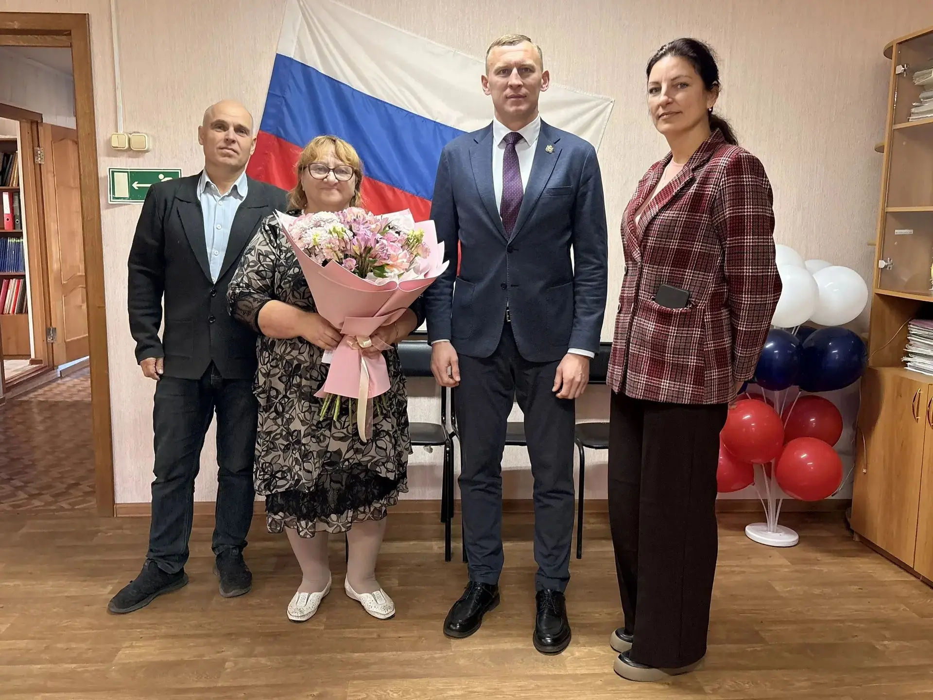 ✨ Глава Вяземского округа Олег Смоляков поздравил с 75-летием жительницу села Семлево Б...